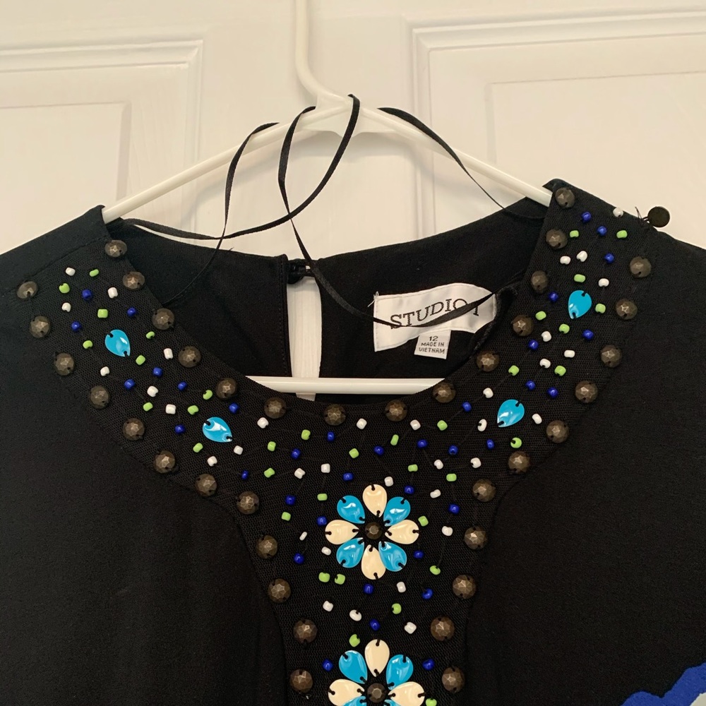 Dresses - Picture 2 of 3